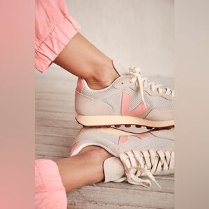 Veja Rio Branco Alveomesh Natural Bellini, size 9, sold out colorway